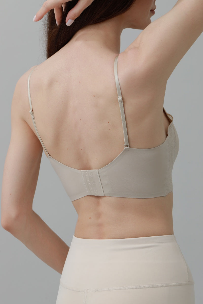 CloudSoft Wireless Bra β Lace Detail & Invisible Fit πΈβοΈ
